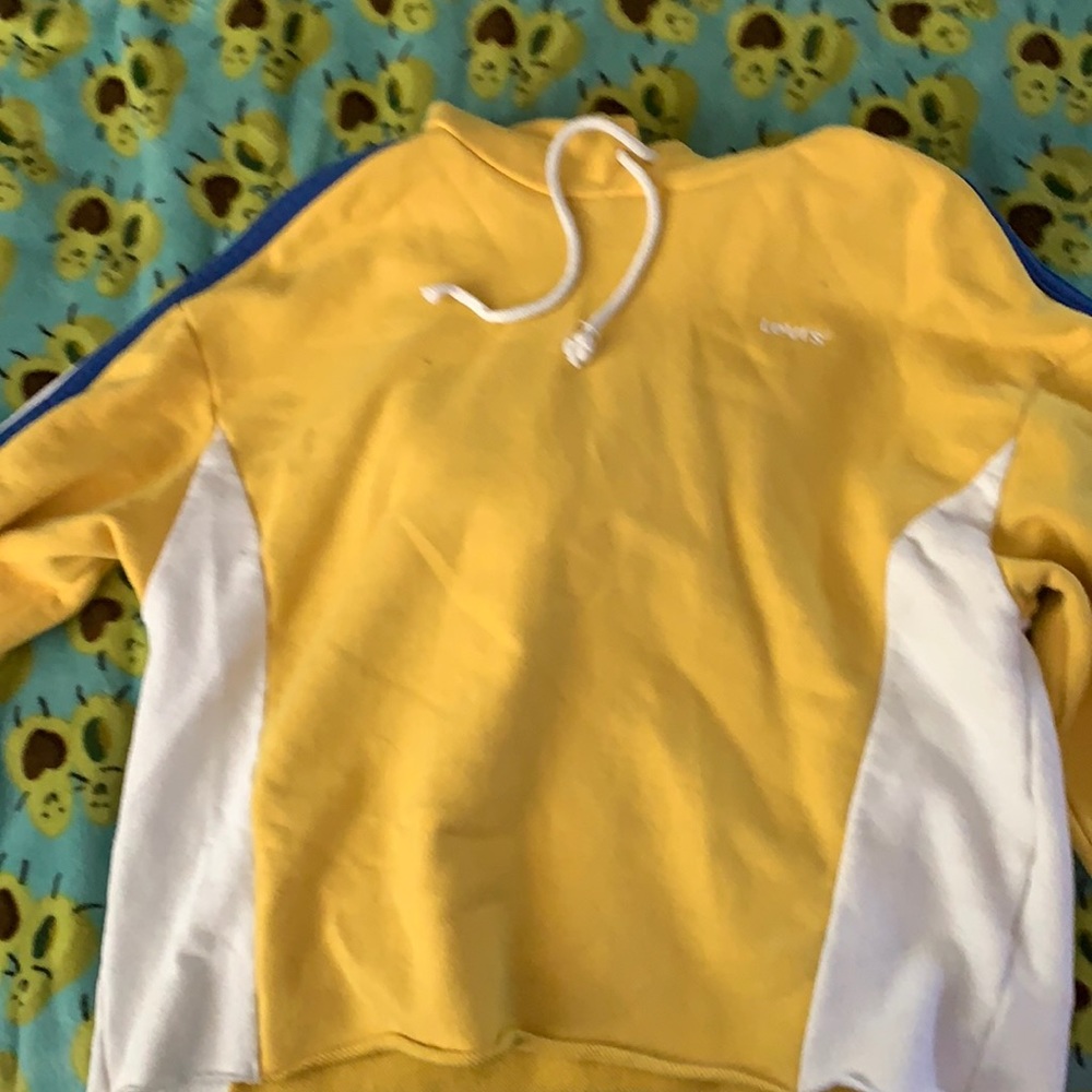 Woman’s large sweatshirt crop top